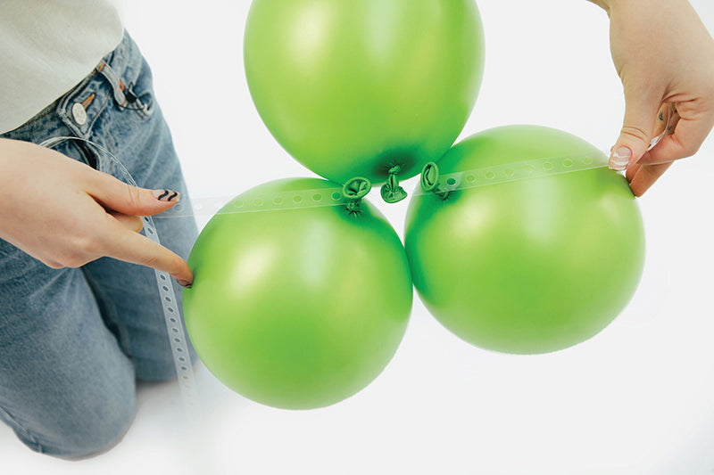 DIY balloon garland: Ribbon for balloon garland - make your own balloon garland, balloon garland ribbon